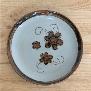 Ken Edwards Mexican Stoneware pottery brown 3 flowers plate  light blue brown